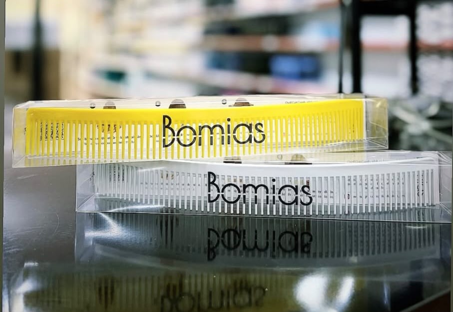 Sarı ve beyaz Bomias tarak ambalajları